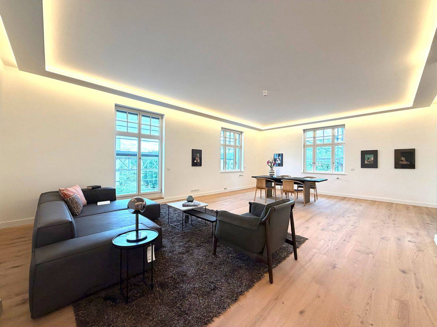 Repräsentative Altbauwohnung mit Blick auf den Winthirplatz