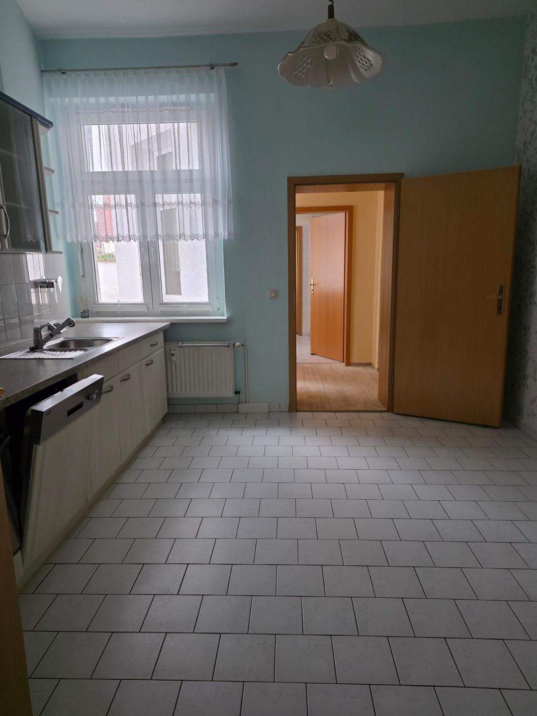 schöne 2,5-Raum-Wohnung im EG in der Bahnhofsvorstadt mit Einbauküche, 39576 Stendal