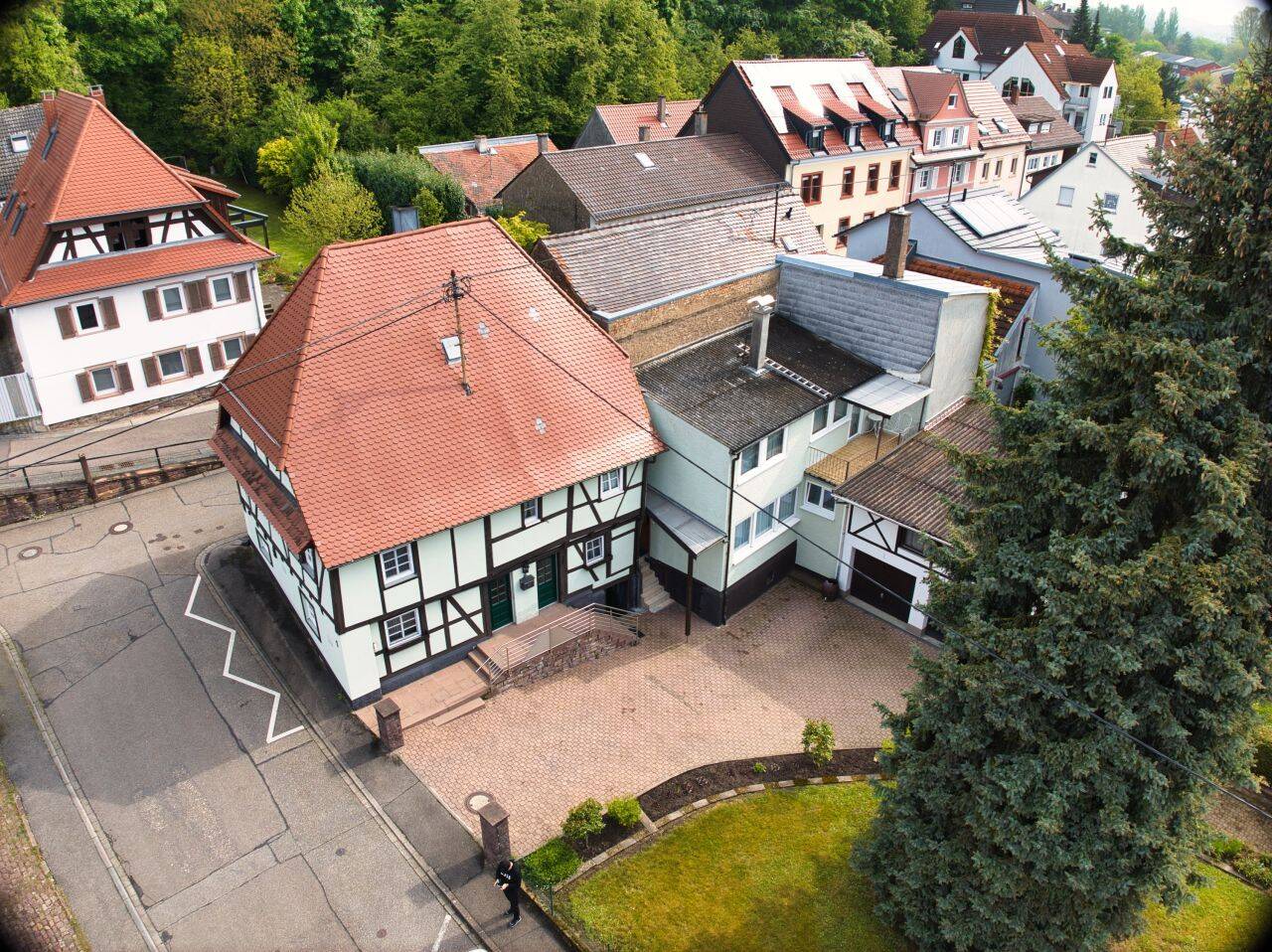 KA-Grötzingen – Ortsmitte – 2 Häuser 196 m² Wfl. – frei plus Baulücke – keine Käuferprovision, 76227 Karlsruhe (Durlach Hohenwettersbach Stupferich)