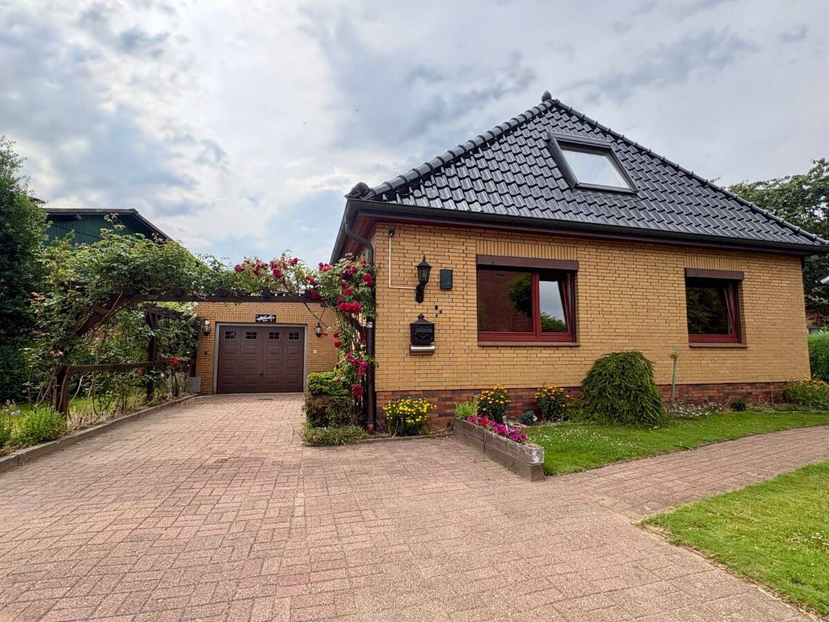 Großzügiges EFH mit ausgebautem Dachgeschoss, ca. 226 m² Wohn-/Nutzfläche mit Keller und Garage, 22889 Tangstedt