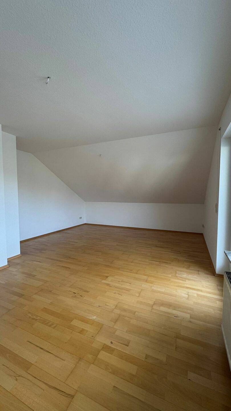 Elegantes Wohnen in Balingen-Engstlatt: Einfamilienhaus mit Einliegerwohnung und Doppelgarage., 72336 Balingen