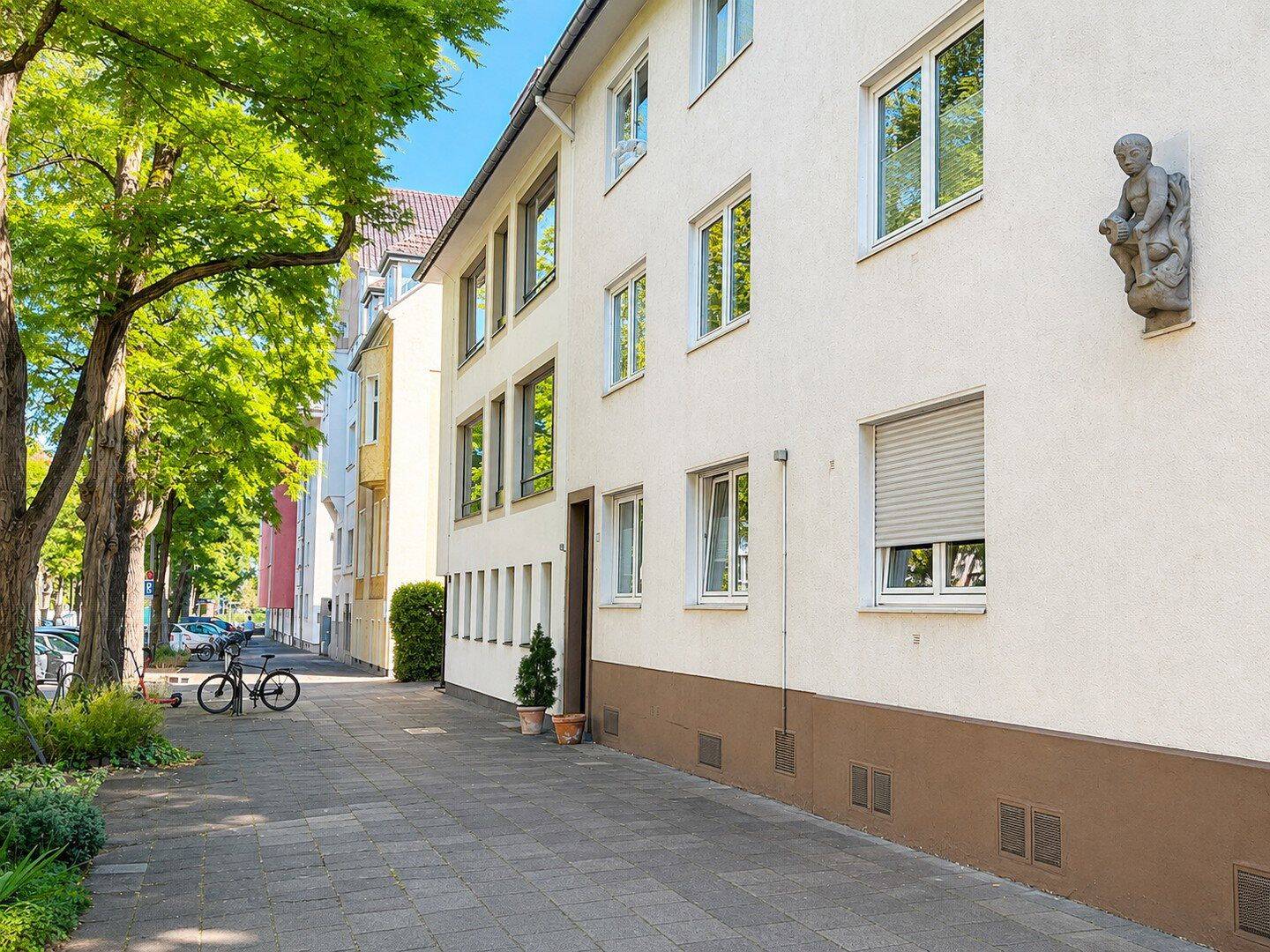 42 m² zum Wohlfühlen – 2-Zimmer-Dachgeschosswohnung in zentraler Lage, 50668 Köln (Innenstadt-Nord Altstadt-Nord Neustadt-Nord)