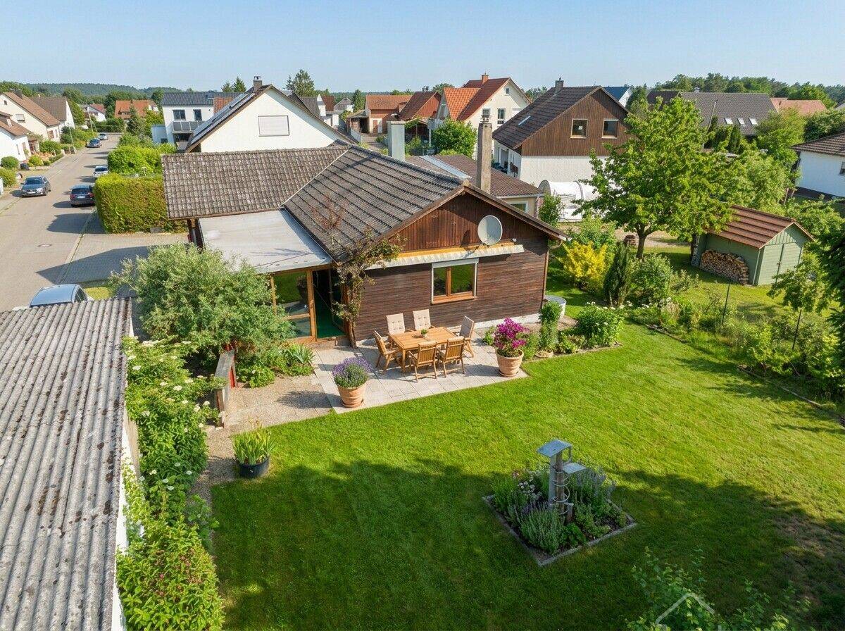 776 m² Grundstücksfläche! Sanierungsbedürftiger Bungalow mit Nebengebäude und Garage in Röttenbach, 91341 Röttenbach