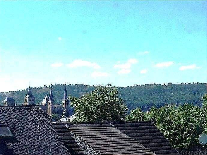 Frei ab sofort / Helle 2,5-Zimmer-Wohnung nahe Hauptbahnhof mit Einbauküche und Weitblick