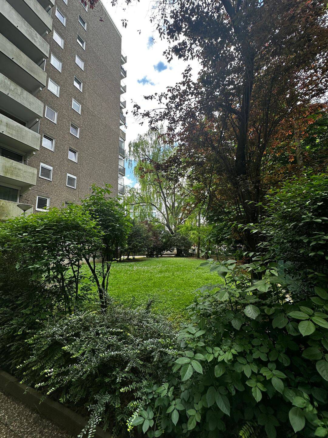 zentral gelegene 2-Zimmerwohnung mit großem Balkon und KFZ- Stellplatz in TG, 63067 Offenbach am Main (Kaiserlei Offenbach am Main)