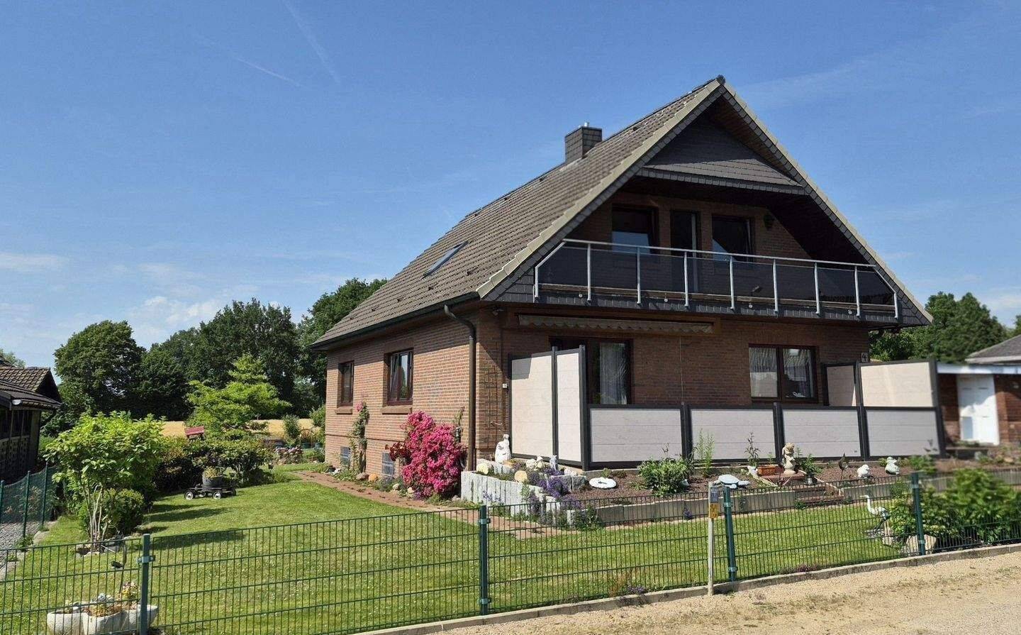 Wohnen am Feldrand ! Gepflegtes Einfamilienhaus mit Einliegerwohnung, Vollkeller und traumhaftem Garten, 23847 Rethwisch
