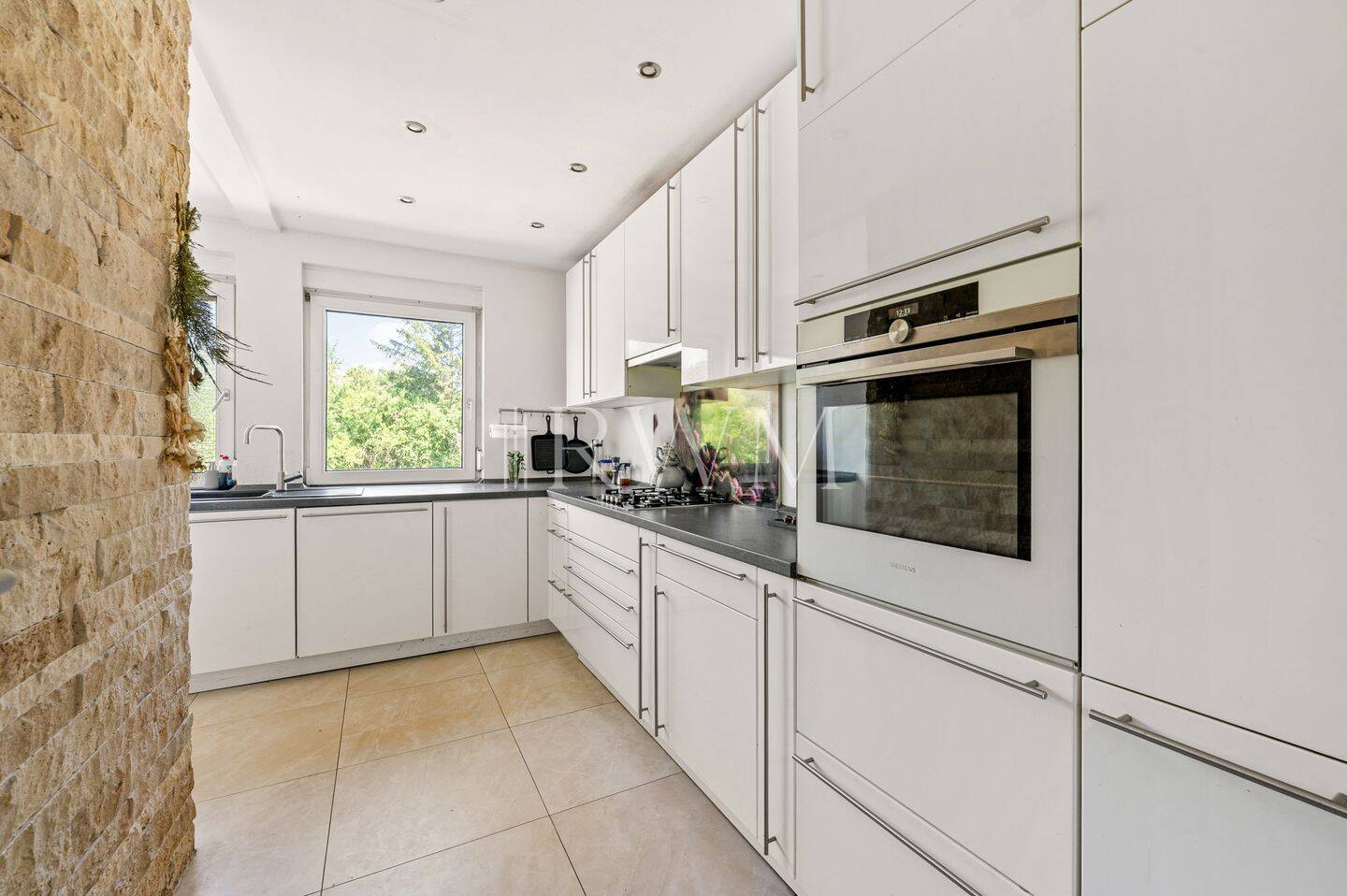 Hochwertig renovierte 5,5-Zimmer-Wohnung mit Balkon in grüner Umgebung (Stuttgart-Zuffenhausen), 70439 Stuttgart (Neuwirtshaus Stammheim Zuffenhausen)