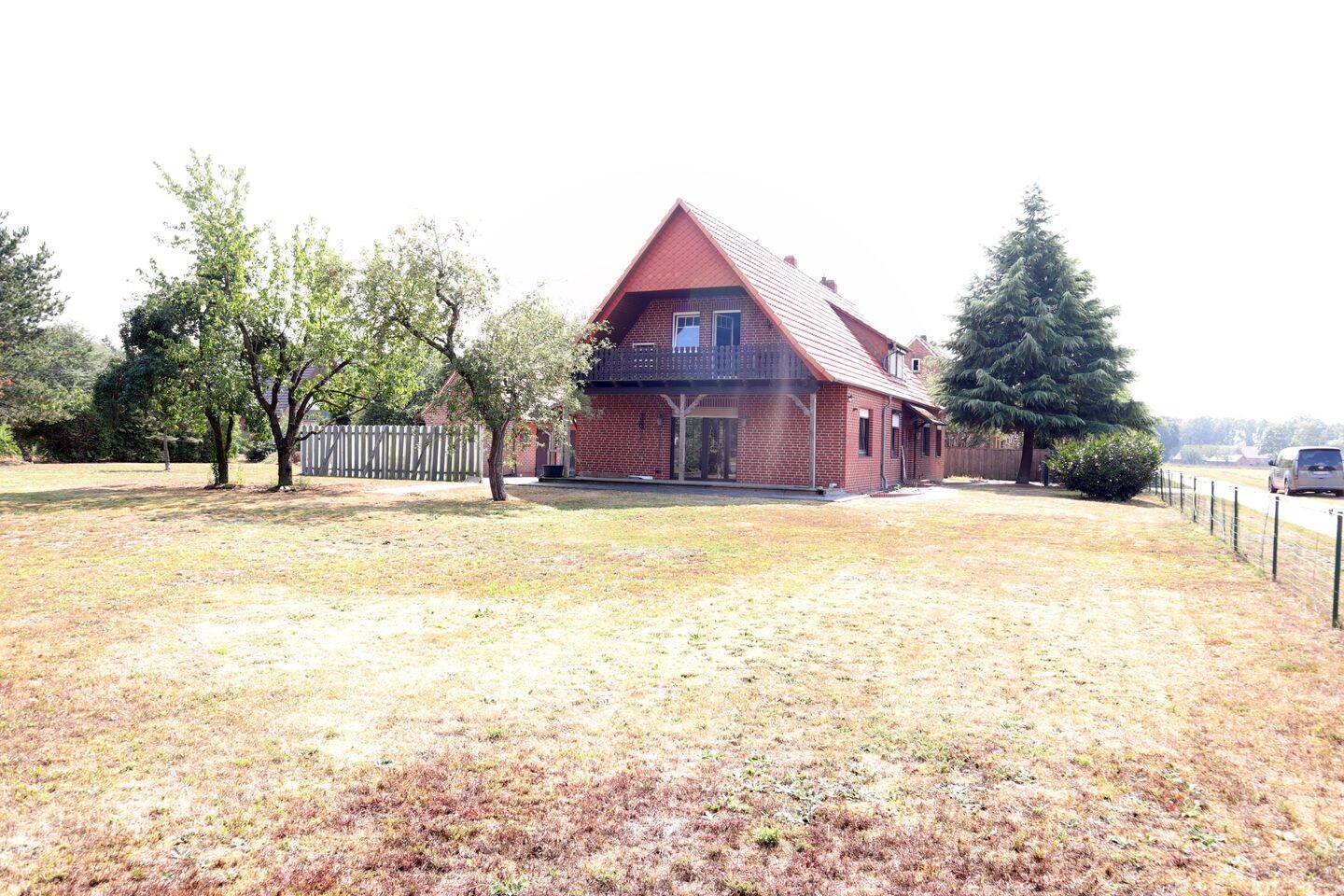 Einfamilienhaus mit Einliegerwohnung auf großem Grundstück, 27232 Sulingen