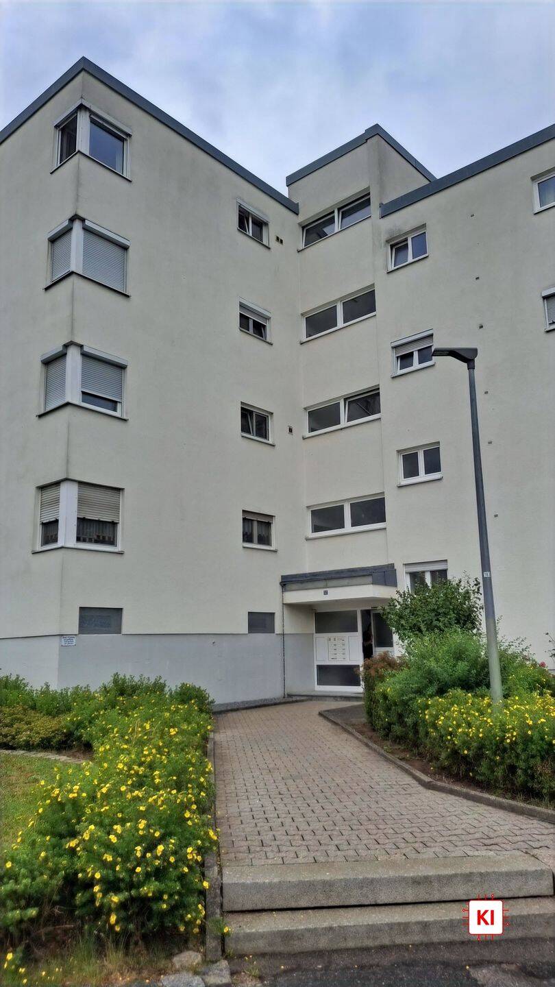 Höchst attraktive freie 3,5 Zimmer-Wohnung in Top-Lage von Sulzbach-Rosenberg – Mit Wintergarten, 92237 Sulzbach-Rosenberg