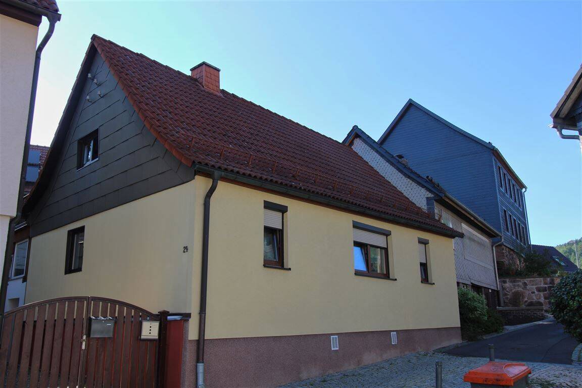 Mehr Platz als gedacht – modernisiertes Stadthaus mit Terrasse und Dachgeschoss, 98544 Zella-Mehlis