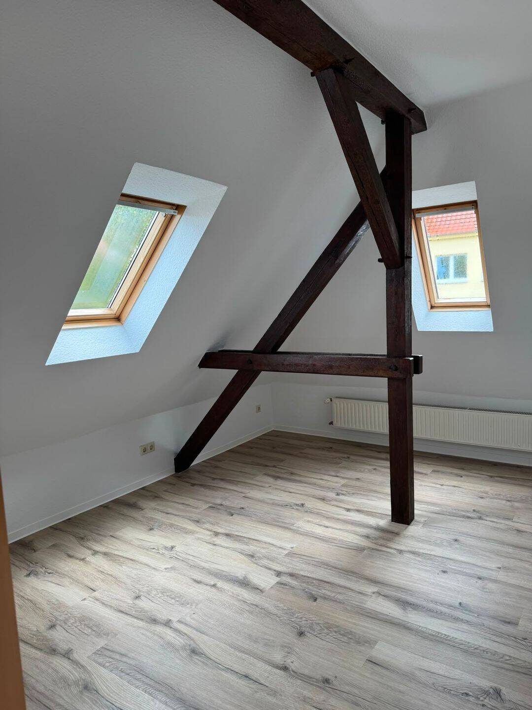 Moestelstraße 7 – Dreiraum-Dachgeschosswohnung in Krankenhausnähe, 6217 Merseburg