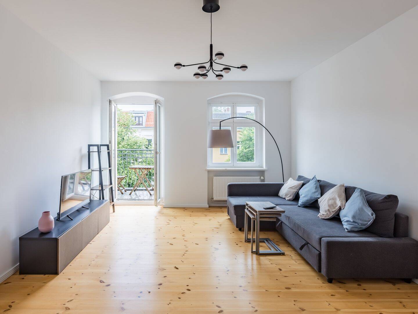 Charmante 2-Zimmer-Altbauwohnung mit Westbalkon nahe Volkspark Hasenheide, 12047 Berlin (Neukölln Kolonie Freie Stunde)