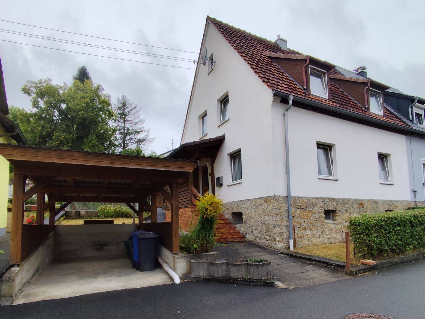 Handwerkertraum mit Potenzial: Familienfreundliche Doppelhaushälfte mit Gartenoase in Stadtsteinach!, 95346 Stadtsteinach
