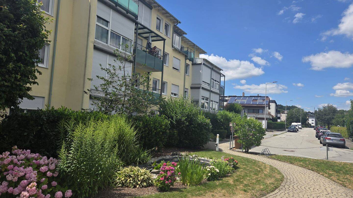 Lichtdurchflutete 2-Zimmer-Wohnung mit Balkon, EBK und Stellplatz – provisionsfrei, 94469 Deggendorf