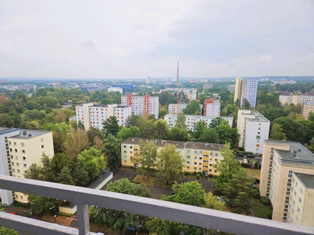 Neu sanierte 3 Zi.-ETW mit Balkon und Weitblick – Nähe Messe / Wohnung mieten, 90471 Nürnberg (Dutzendteich Langwasser Neuselsbrunn Stadion Zollhaus)