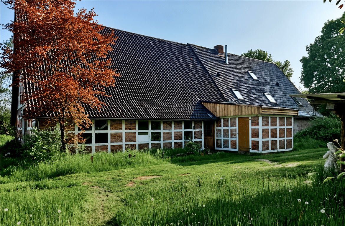 Besonderes Landhaus mit Geschichte, Charakter und Potential auf 14765 m2 Eigenland am Ortsrand von Oppeln, Wingst, 21789 Wingst