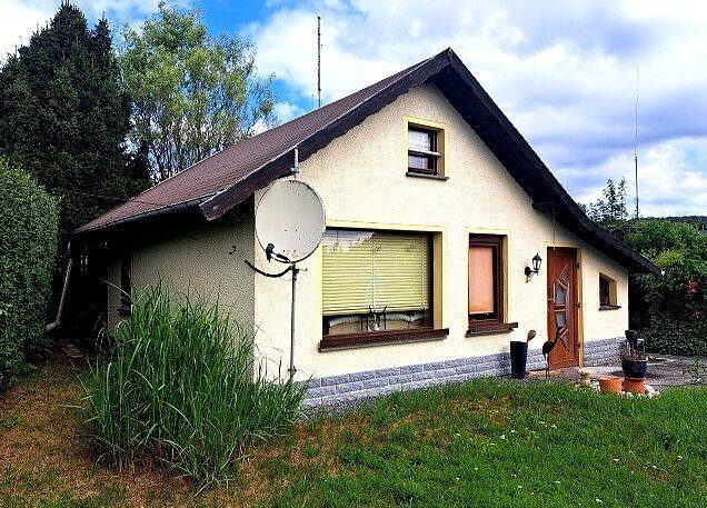 Charmantes Wochenendhaus mit großem Grundstück und besonderem Ostalgie-Charme, 8525 Plauen