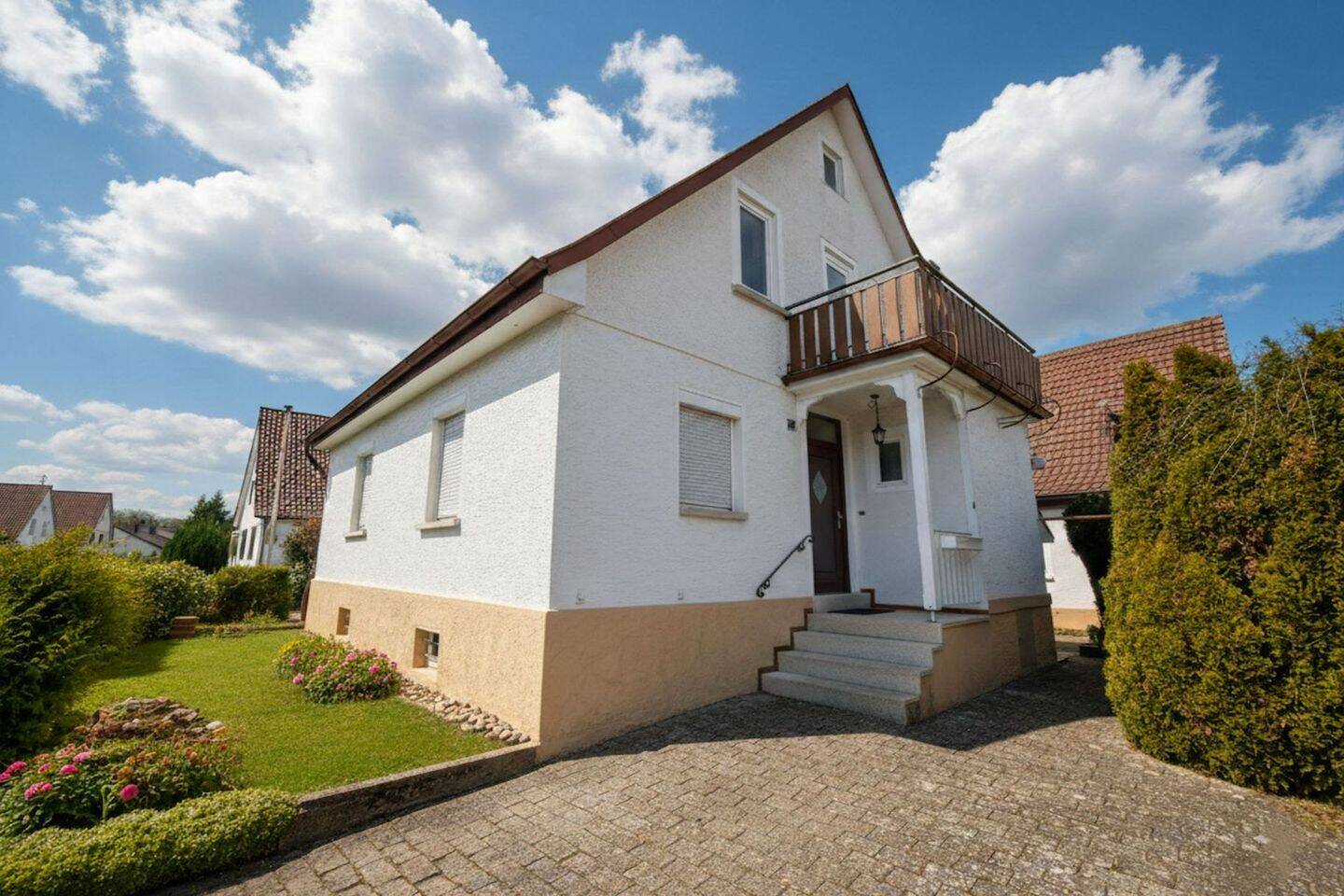 Alleinstehendes EFH mit Anbau, Garten und Pkw-Stellplatz, in ruhiger urbaner Lage in Leingarten, 74211 Leingarten
