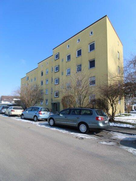 Umzug gefällig? – Großzügige 3-Zimmer-Wohnung in guter Lage, 86157 Augsburg (Kriegshaber Pfersee)