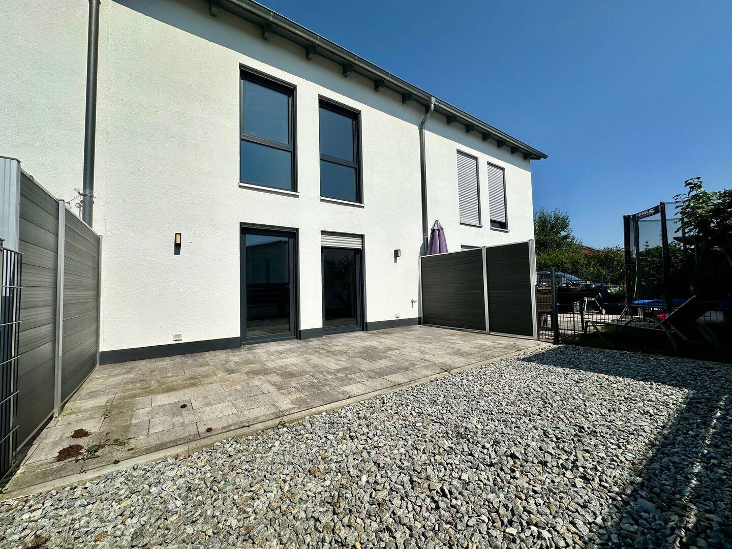 Modernes Reihenmittelhaus mit Südost-Terrasse und 2 Stellplätzen, 93077 Bad Abbach