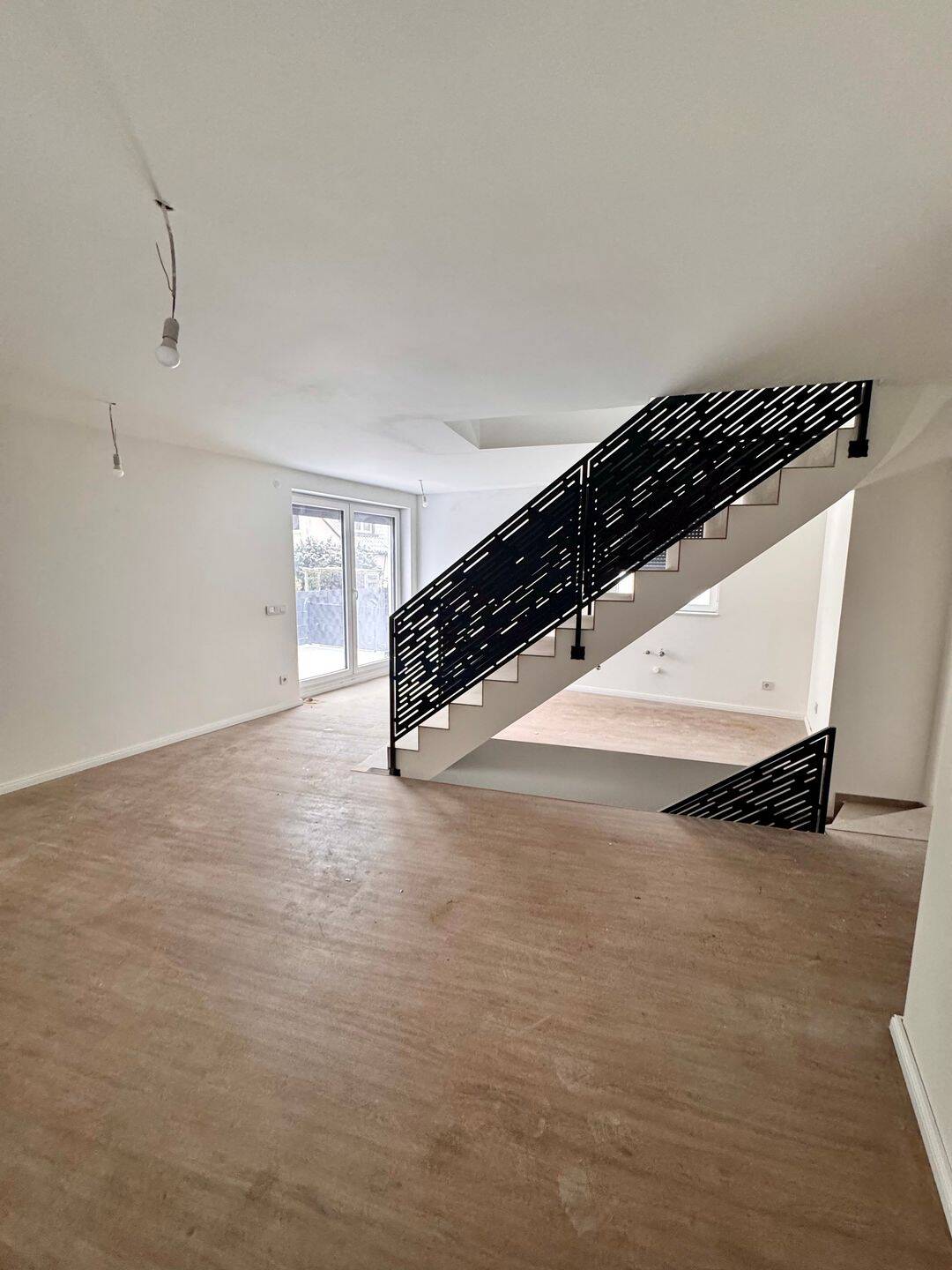 Großzügiges Neubau Einfamilienhaus mit ca. 160 m² auf drei Ebenen in Berlin Rudow