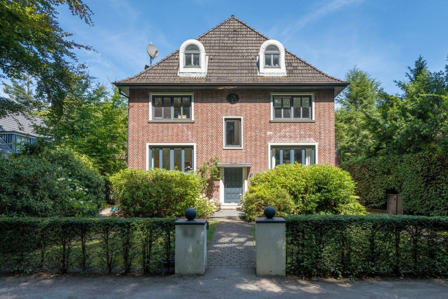 Stilvoll wohnen in Nienstedten – großzügige 4-Zimmer-Wohnung mit Terrasse und viel Altbaucharme, 22609 Hamburg (Altona Groß Flottbek Nienstedten Osdorf Othmarschen)