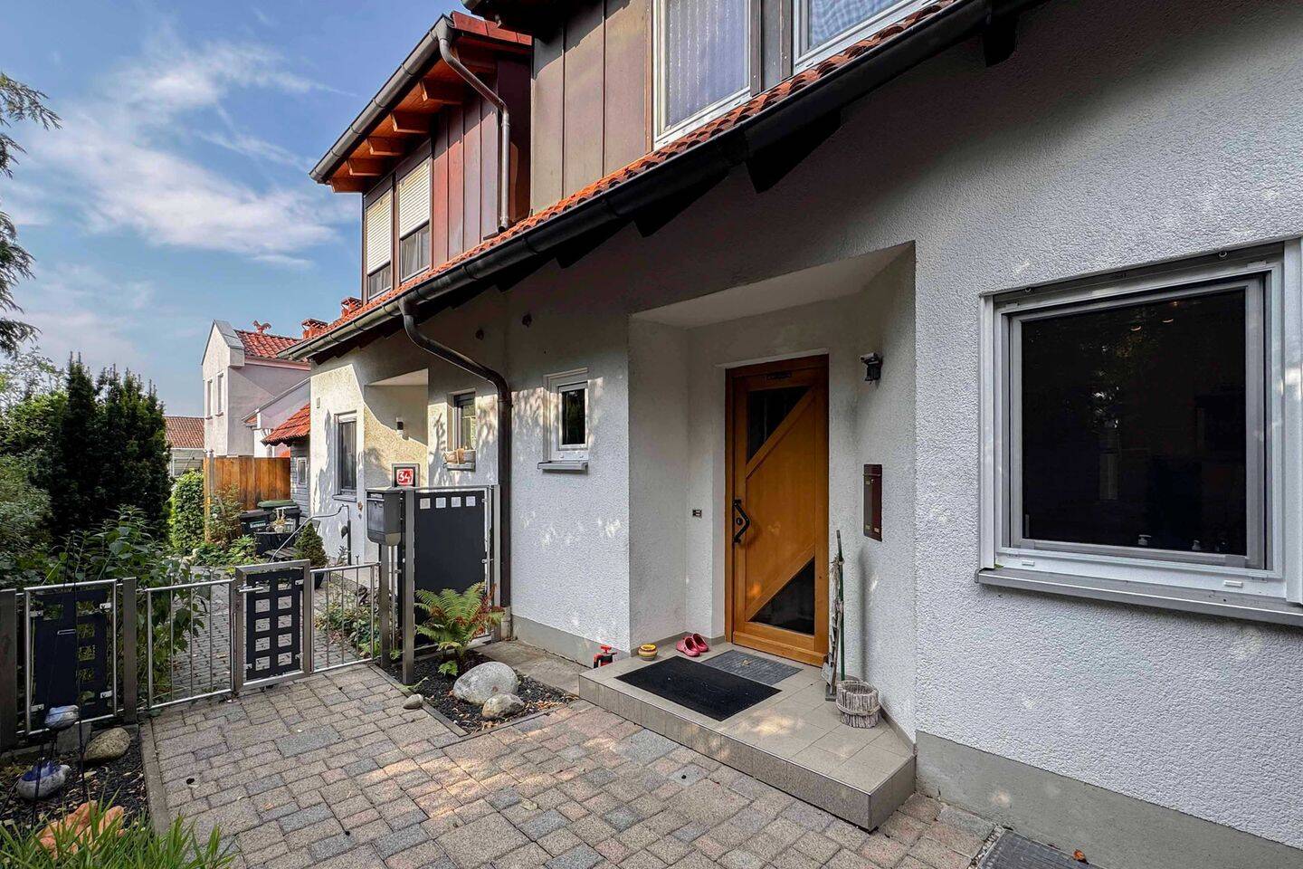 Attraktive Doppelhaushälfte mit Westterrasse, Kachelofen & Garage in ruhiger Lage, 91325 Adelsdorf