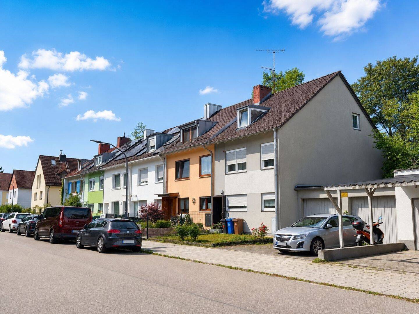 Reiheneckhaus mit großem Grundstück und viel Potenzial in begehrter Lage von Obermenzing