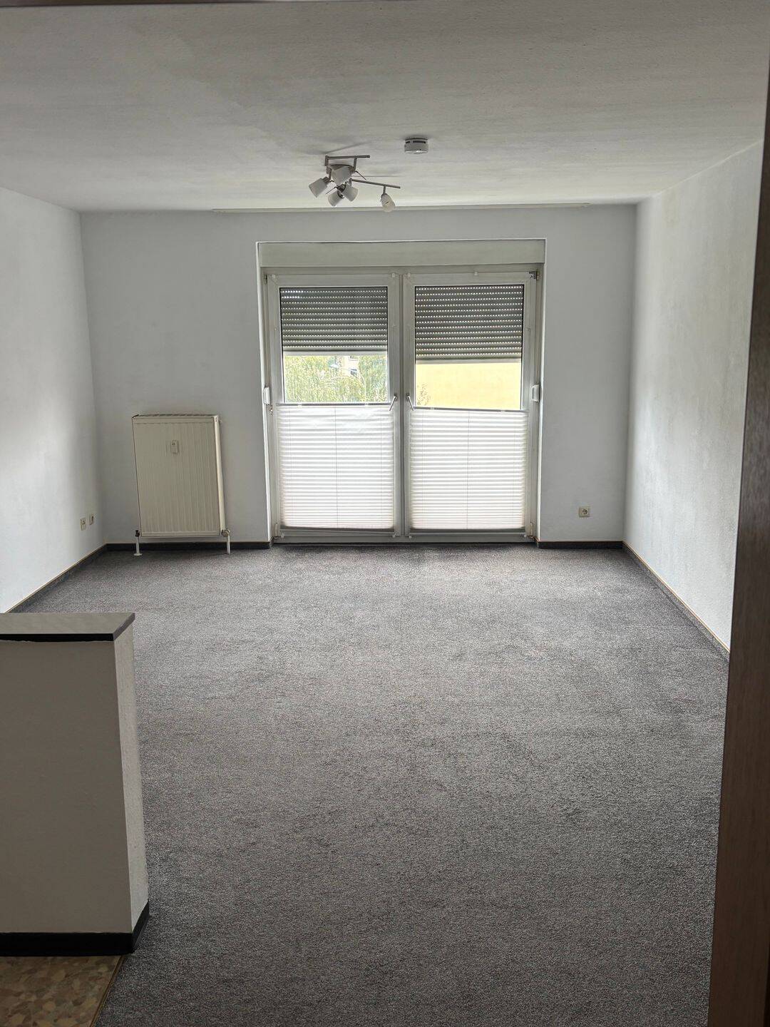 Helles Apartment / 1-Zimmer-Wohnung mit bodentiefen Fenstern, 95448 Bayreuth