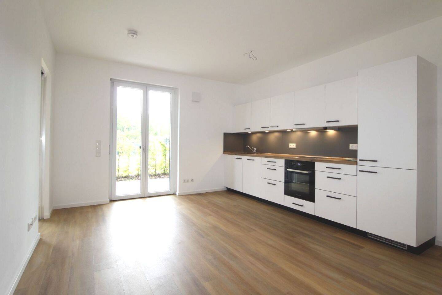 Schicke 2 Zimmer mit EBK und großer Terrasse in ruhiger Seitenstraße!, 4179 Leipzig (Altlindenau Leutzsch Neulindenau Schönau)