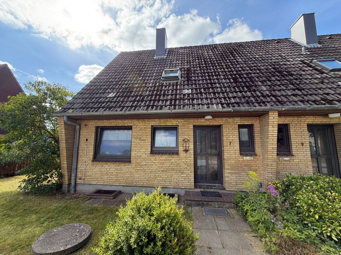 Gemütliche Doppelhaushälfte mit 4 Zimmern, Terrasse und Garten