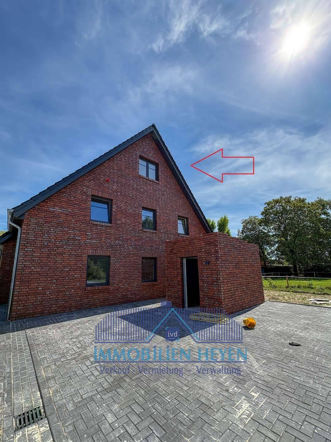 Neubau-Erstbezug: Energieeffiziente Dachgeschosswohnung (KfW 40), 26871 Papenburg