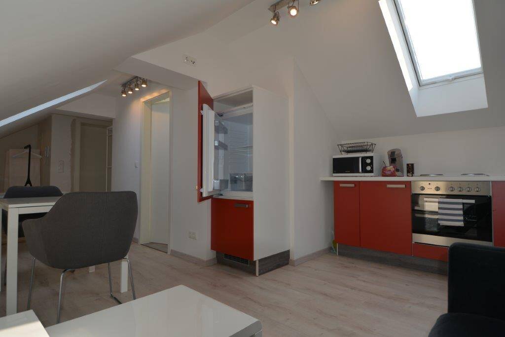 Voll möbliert/fully furnished: DG Studio mit Luxusbad / Rooftop studio with luxurious bathroom, 85375 Neufahrn b. Freising