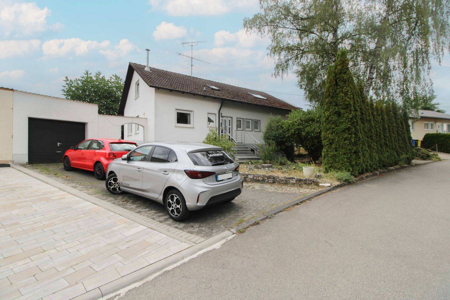 Einfamilienhaus mit Einliegerwohnung, großem Garten und zahlreichen Stellplätzen, 78588 Denkingen