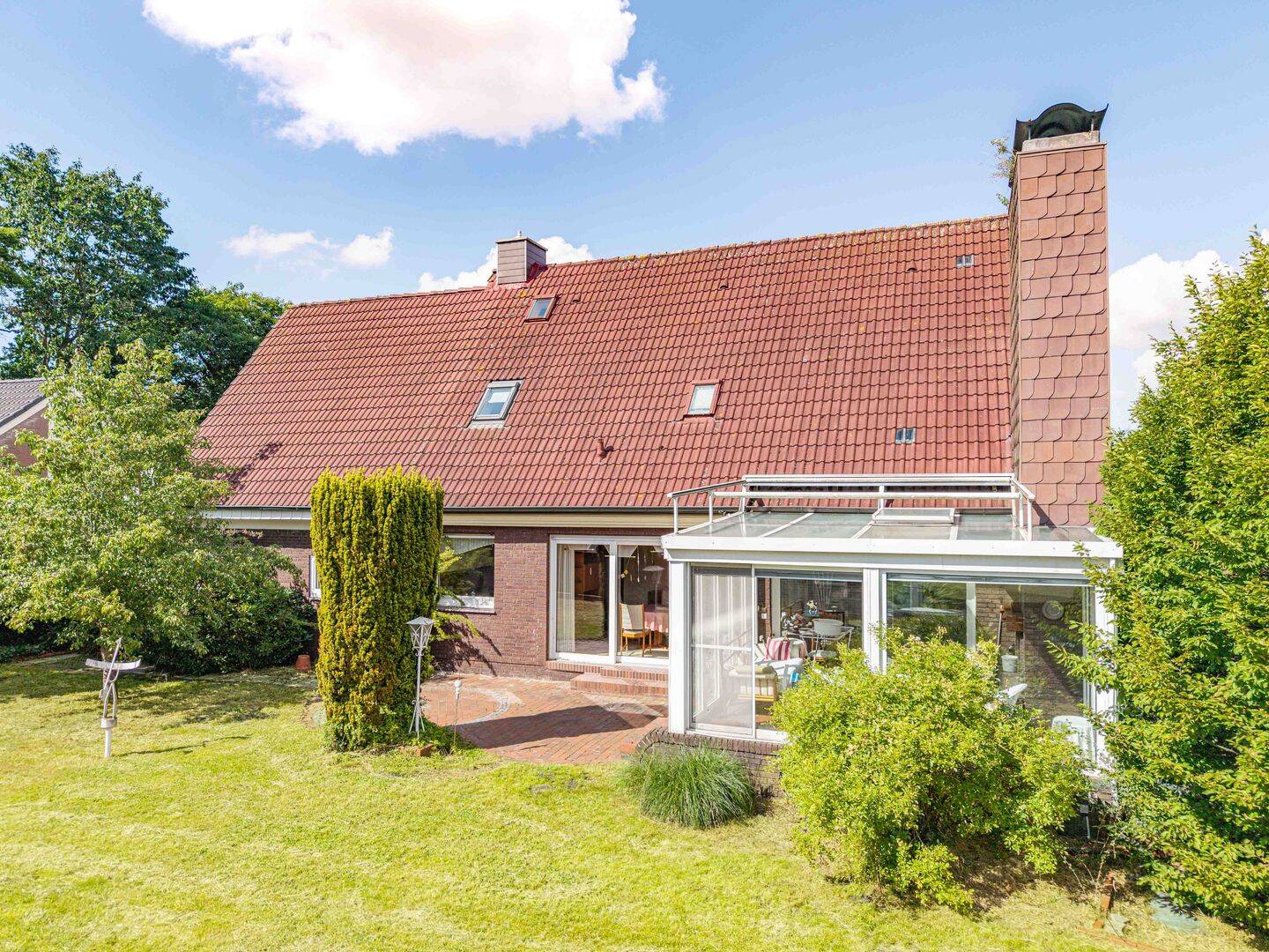 Möbliertes Einfamilienhaus mit Wintergarten und großzügigem Grundstück in ruhiger Lage !, 26810 Westoverledingen