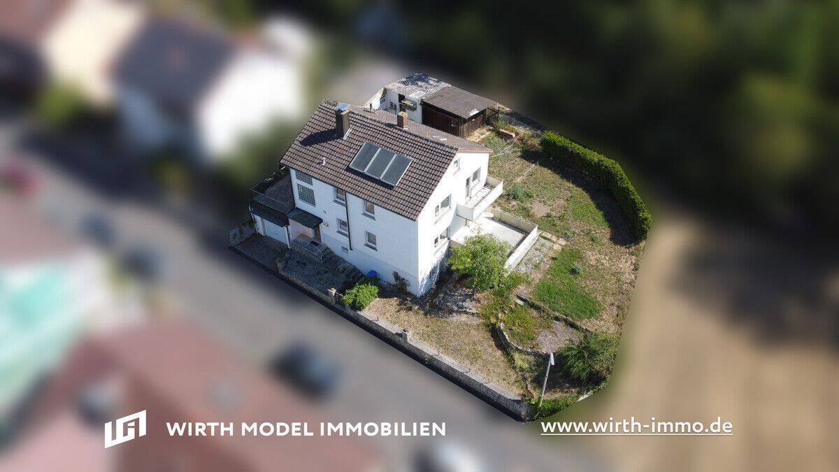 Einfamilienhaus mit Garage und Garten in schöner Ortsrandlage in Poppenhausen-Hain, 97490 Poppenhausen