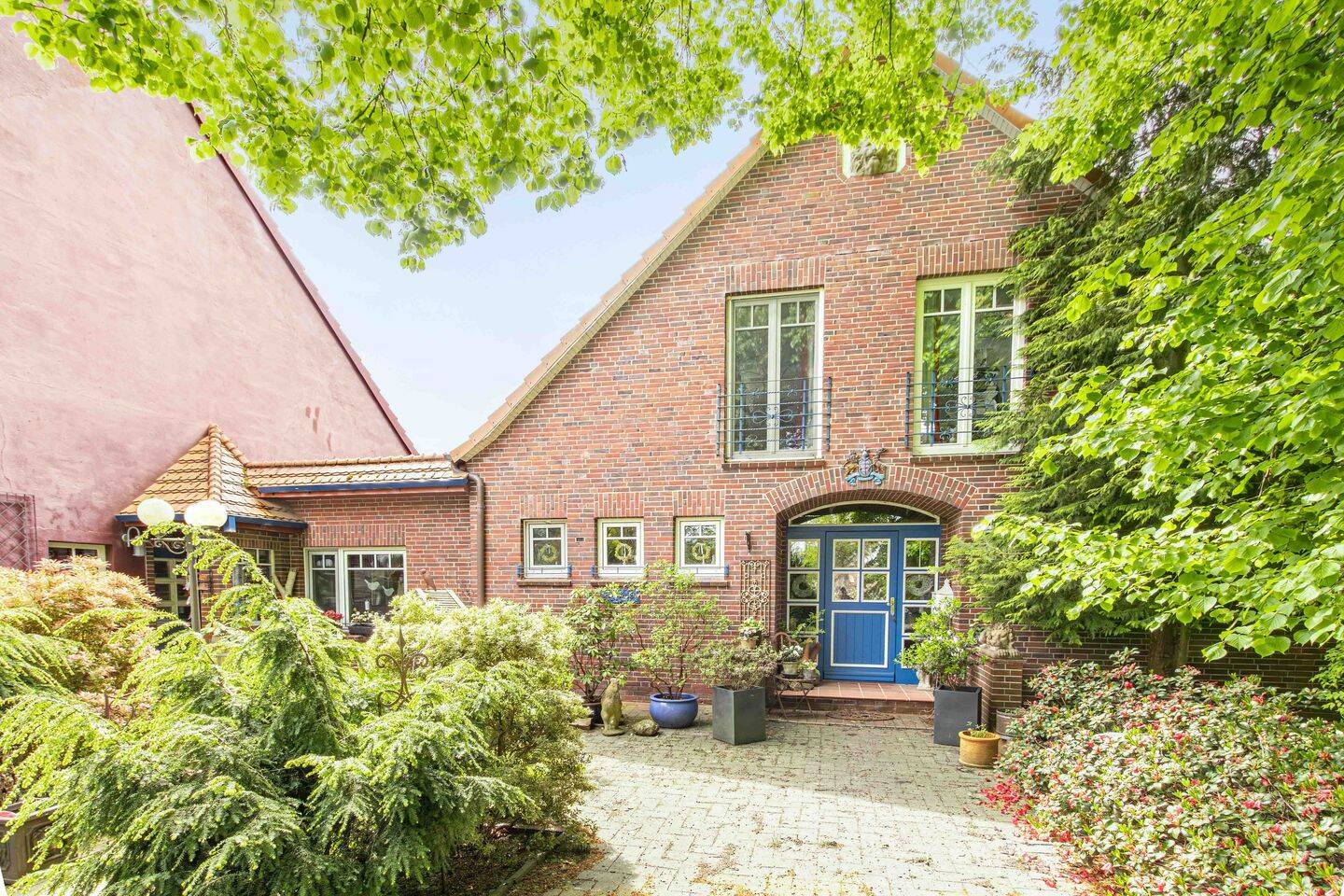 Stilvolles Landhaus mit Pferdehaltung, arrondierten Weideflächen und vielfältigen Nutzungsmöglichkeiten, 26409 Wittmund