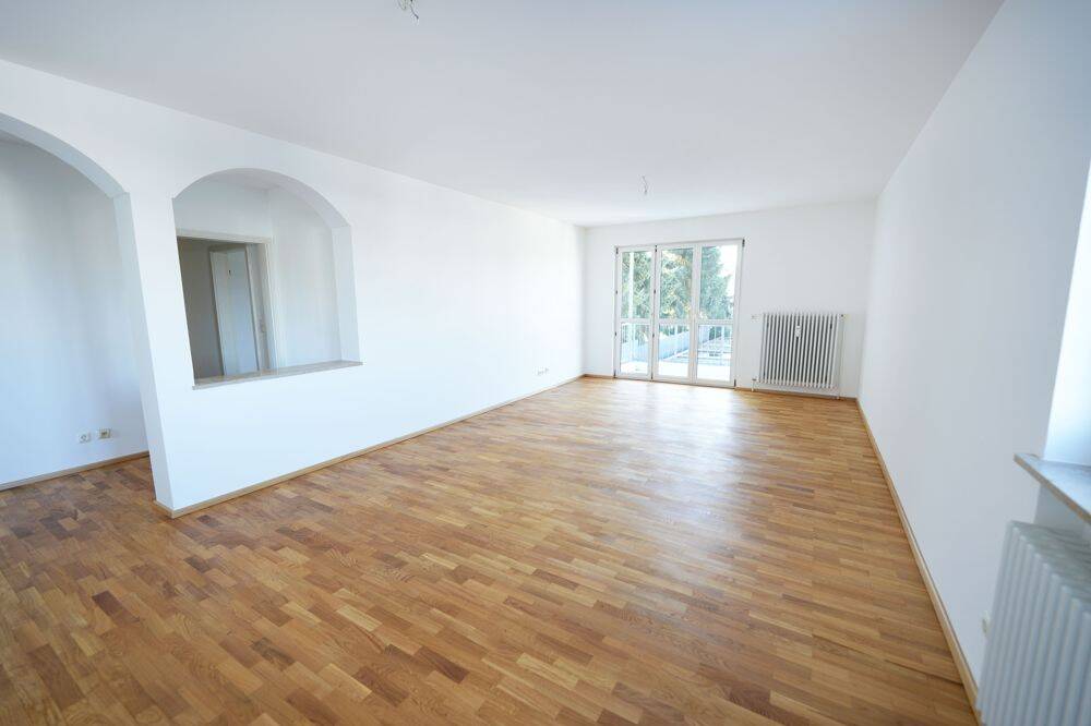 Frisch renovierte 3-Zimmer-Wohnung mit Balkon und Garage in Coburg – Cortendorf