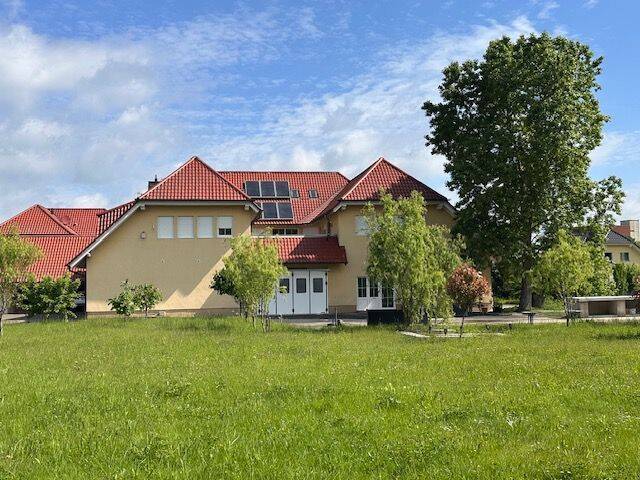Die Beeindruckende Immobilie mit parkähnlichem Grundstück ist „Provisionsfrei“ zu Verkaufen in dem Dom und der Kaiserstadt Fritzlar, 34560 Fritzlar