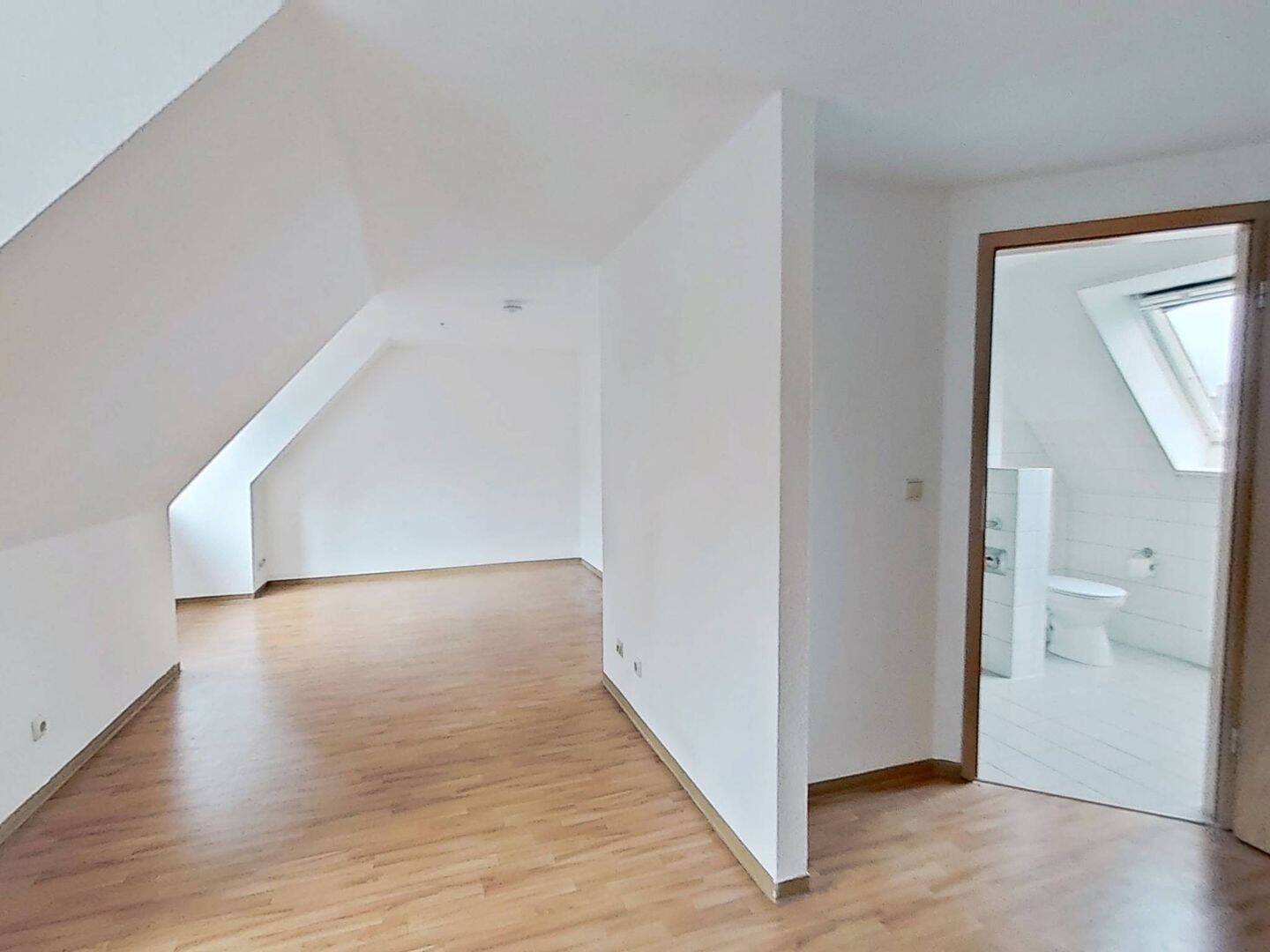 Gemütliche 2-Zimmer-Dachgeschosswohnnug mit EBK, 24768 Rendsburg