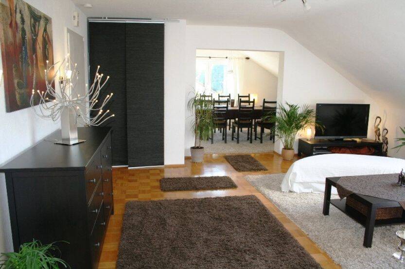 Möblierte 4-Zimmer-Dachgeschosswohnung mit Balkon im Märchenviertel von Karlsruhe-Rüppurr, 76199 Karlsruhe (Rüppurr Weiherfeld-Dammerstock)