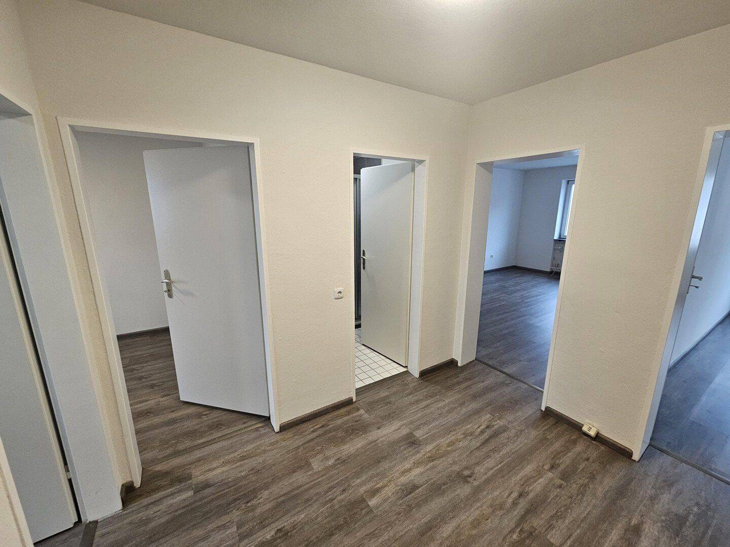 Lichtdurchflutete, frisch modernisierte 3-Zimmer-Wohnung in Stolberg-Büsbach, 52223 Stolberg (Rhld.)