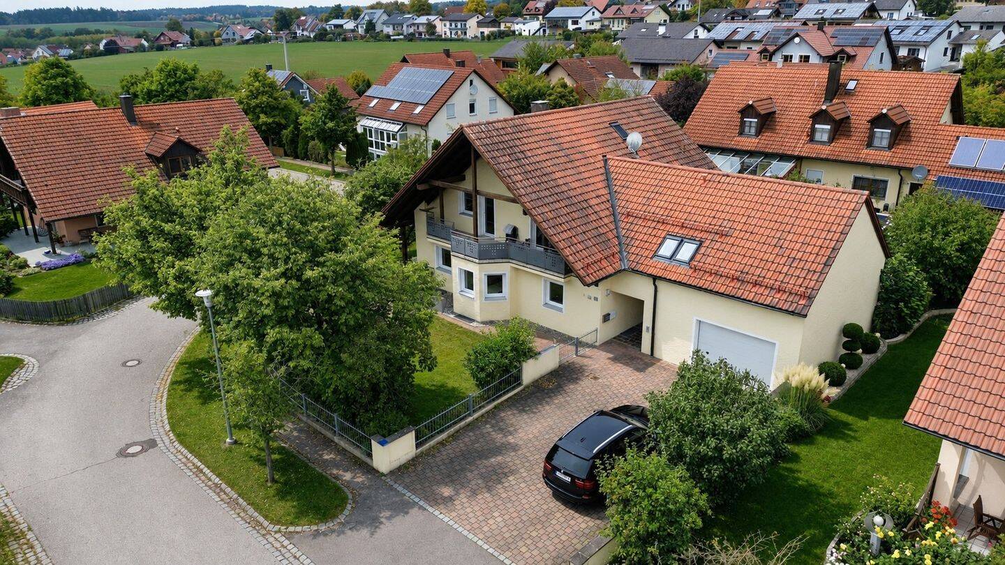 Einfamilienhaus mit Einliegerwohnung in Hohenschambach, 93155 Hemau