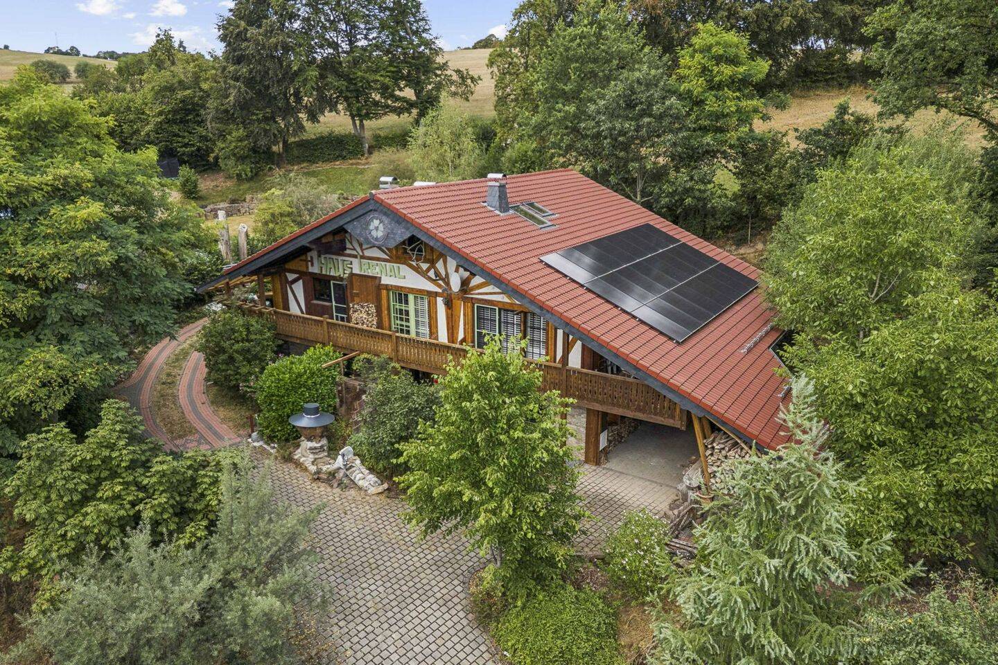 Individuell gestaltetes Wohnhaus mit Einliegerwohnung in der Westeifel, 54597 Habscheid