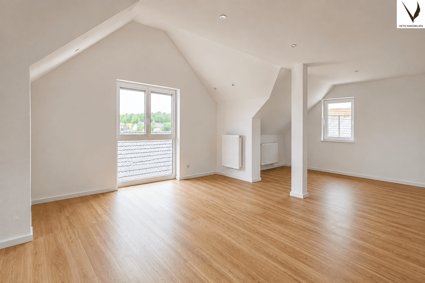 Großzügig, modern und saniert – 4-Zimmer-Dachgeschosswohnung in Werneck-Schleerieth, 97440 Werneck