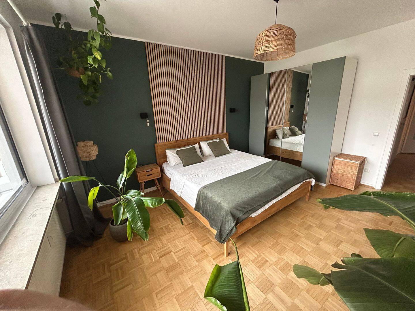 Toplage – voll möbliertes 3 Zimmer Apartment mit eigenem Gym | Zwischenmiete ab 01.09. – 50674 Köln – Bild 1 von 1