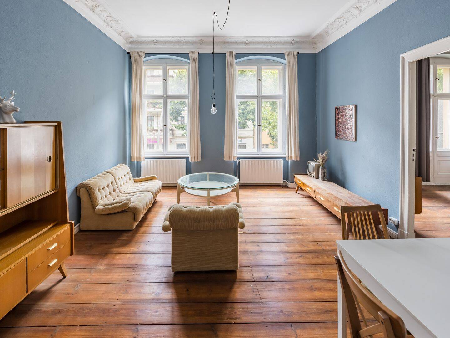 2-room apartment in an historic building with stucco details and high ceilings, 12047 Berlin (Neukölln Kolonie Freie Stunde)