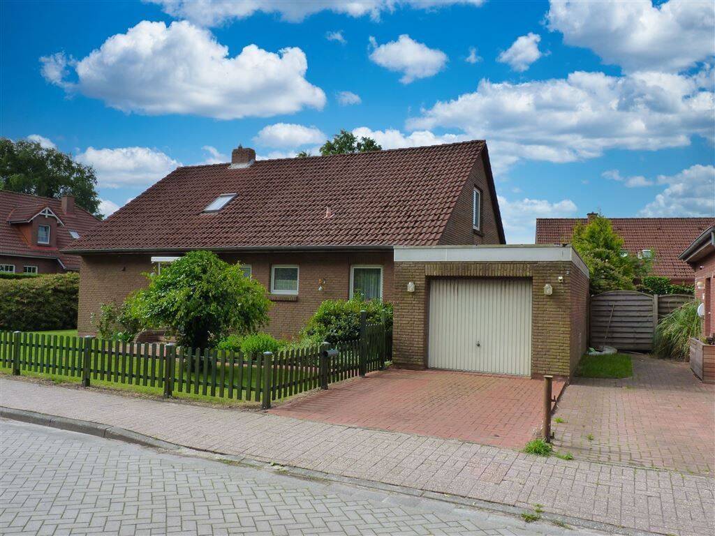 Upgant-Schott: Schönes Einfamilienhaus im Zentrum, 26529 Upgant-Schott