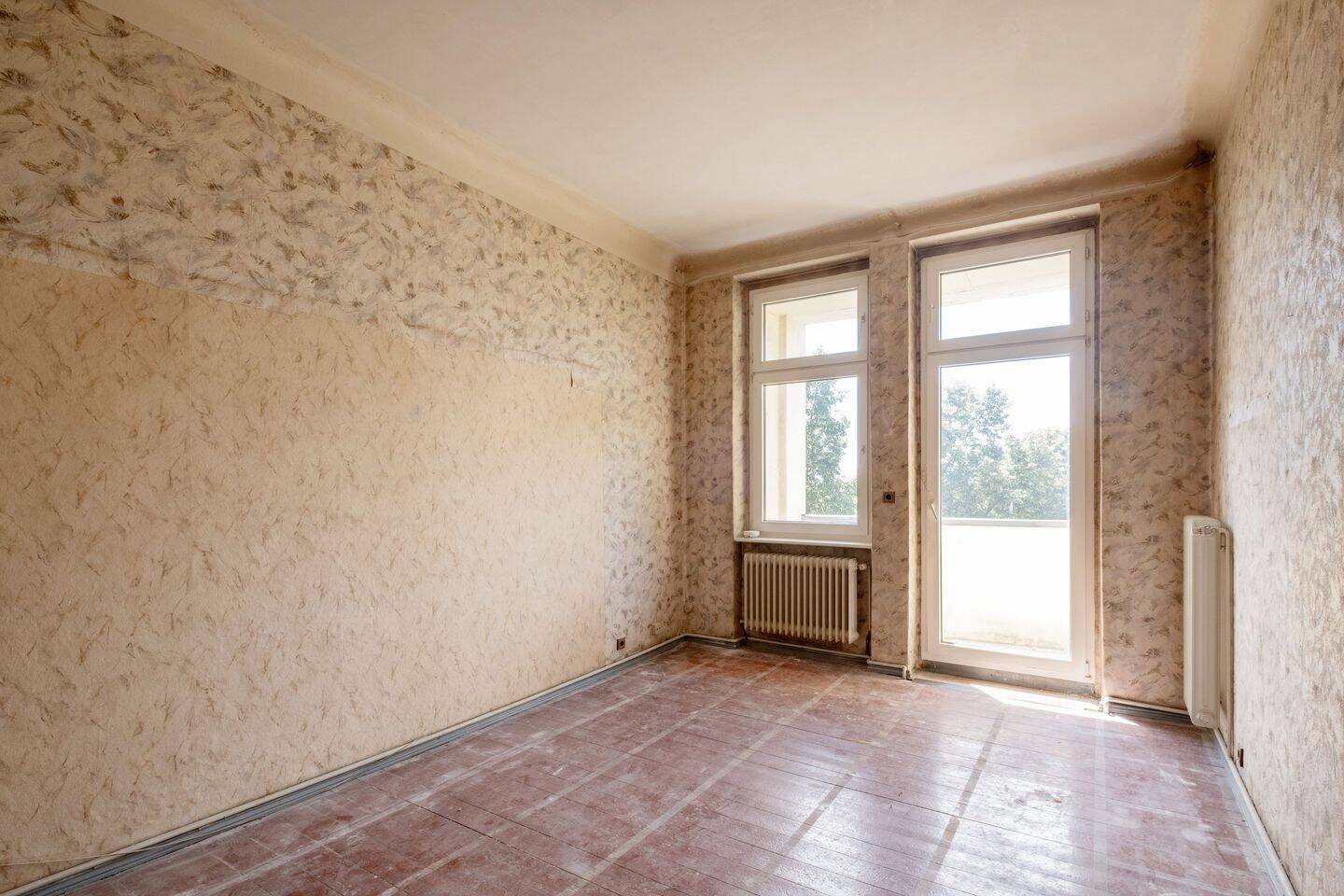 Sanierungsbedürftige Altbauwohnung mit Loggia im Schillerkiez, 12049 Berlin (Neukölln)