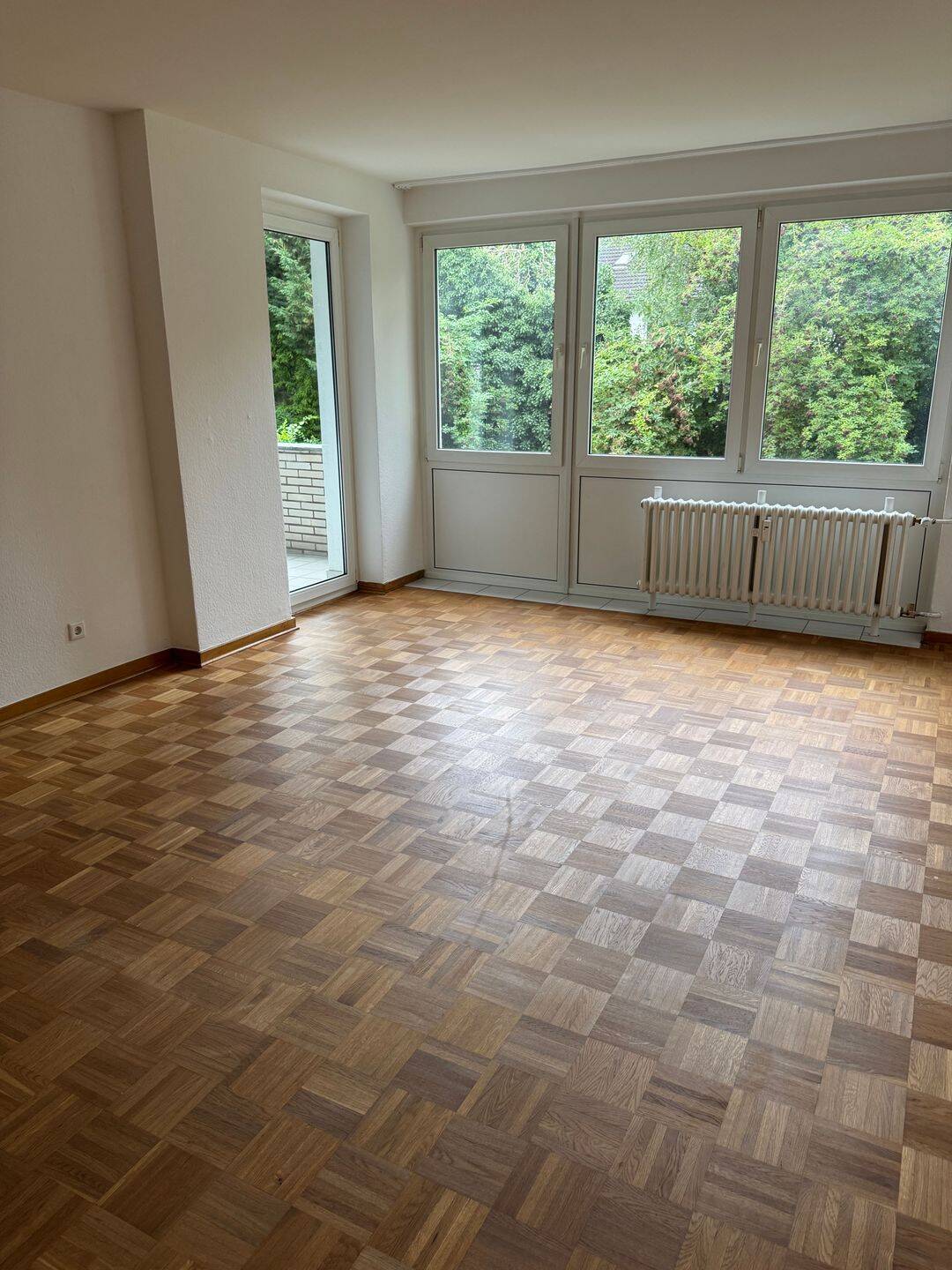 Ihr neues Zuhause :Helle 3-Zimmer-Wohnung im EG/Hochparterre, 40547 Düsseldorf (Lörick Niederkassel Oberkassel)